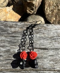 Día de los Muertos  Black Skulls black chain and red roses fish hook earrings