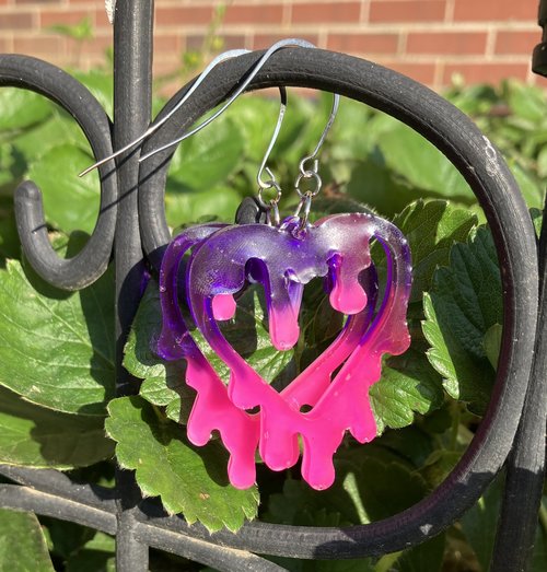 Resin drippy heart earrings
