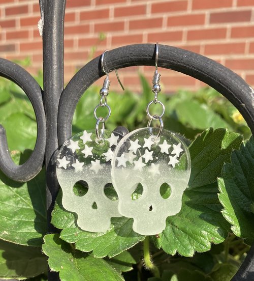 Resin Glow In the dark glitter and stars skull earrings