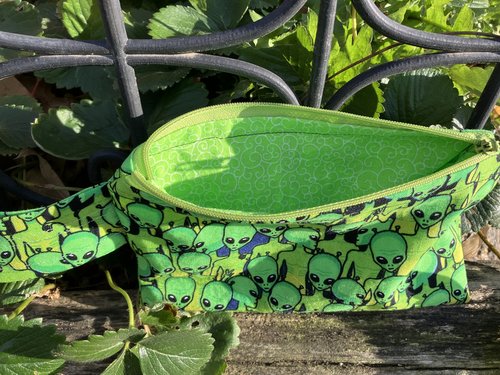 Handmade by Lucky Burrito featuring Aliens, zippered wristlet bags (clutch)