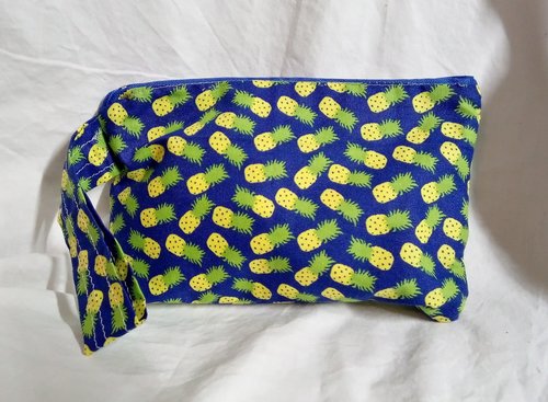 Handmade by Lucky Burrito pineapples motif zippered wristlet bags (clutch) Large