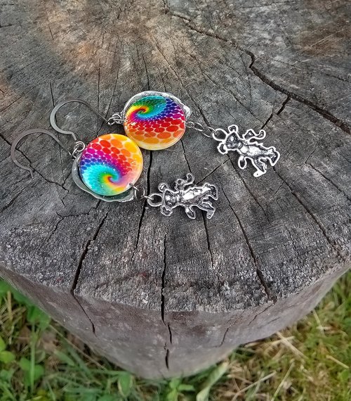 Tie Dye printed shell w Stealy and deady bear earrings