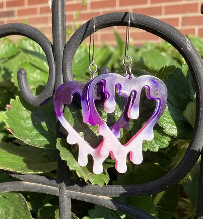 Resin drippy heart earrings