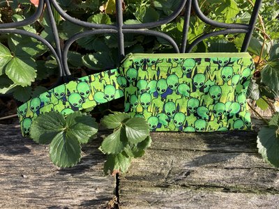 Handmade by Lucky Burrito featuring Aliens, zippered wristlet bags (clutch)
