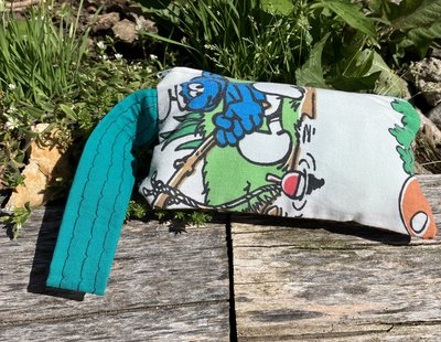  vintage The Smurfs  with polka dots on back  motif  zippered wristlet bags (clutch) M