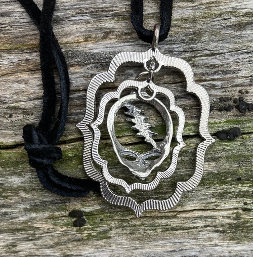  Grateful Dead stealie pendant necklace