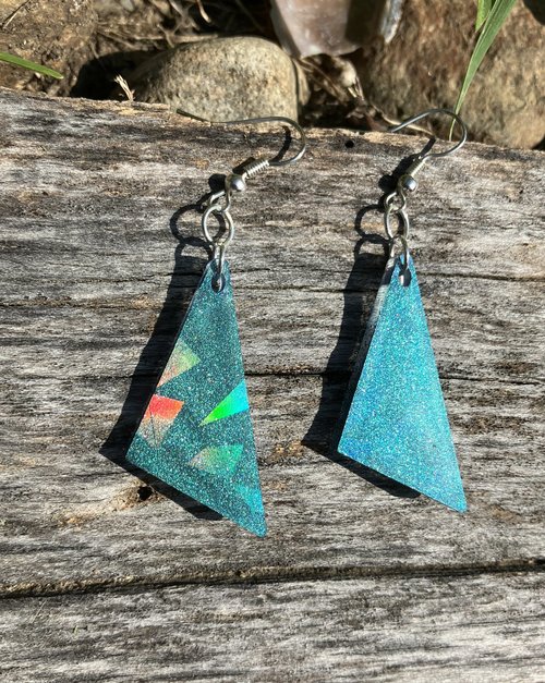Holographic geometric resin earrings (greenbased)